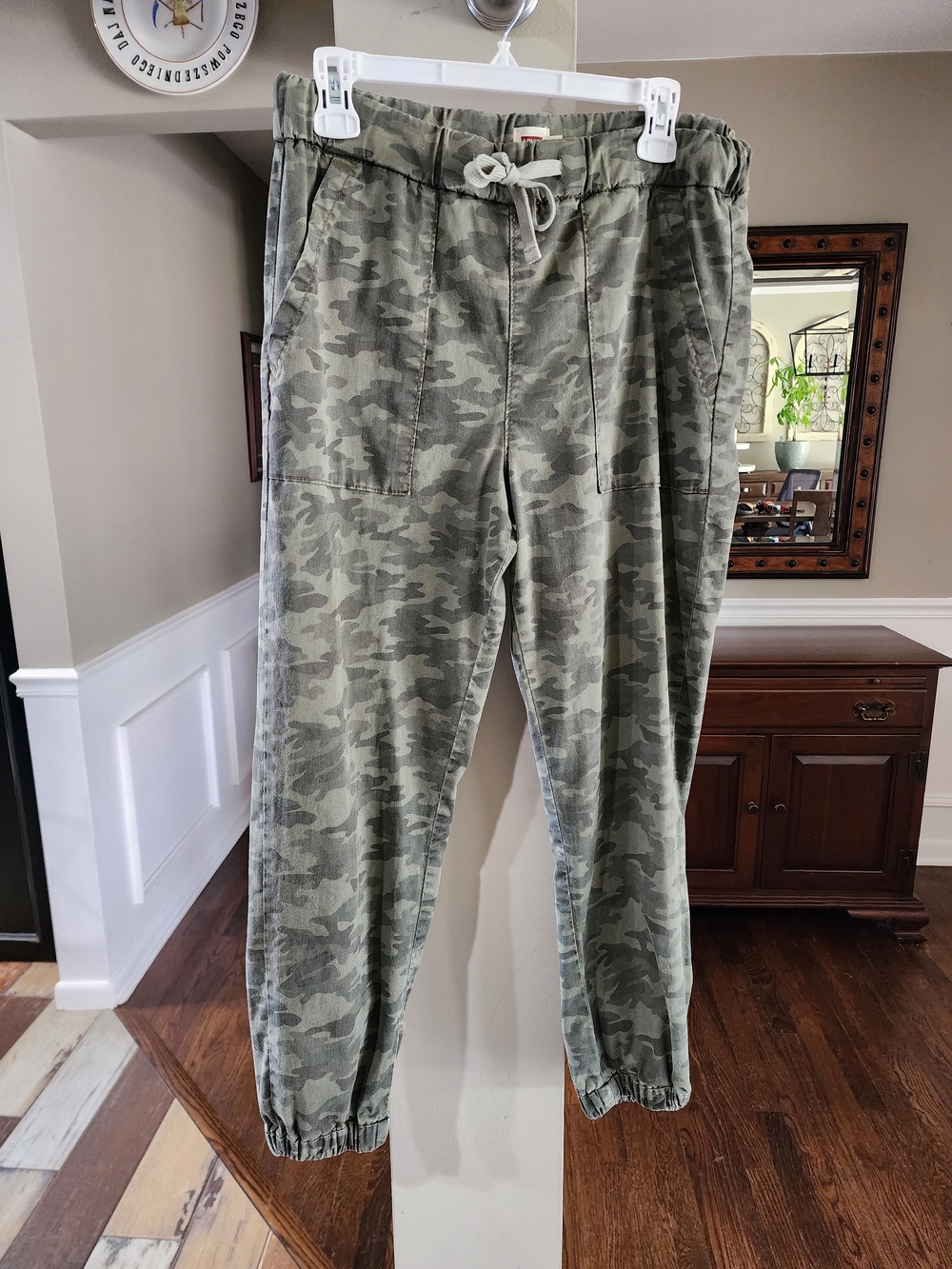 Women's Levi's  Camo Drawstring Joggers Size Small